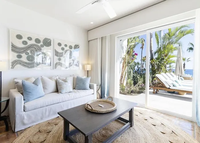Luxurious 5bd Del Mar Palmilla Staffed And Swimmable *